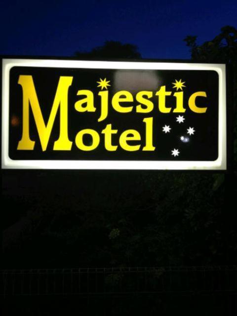 Majestic Motel Horsham Exterior photo