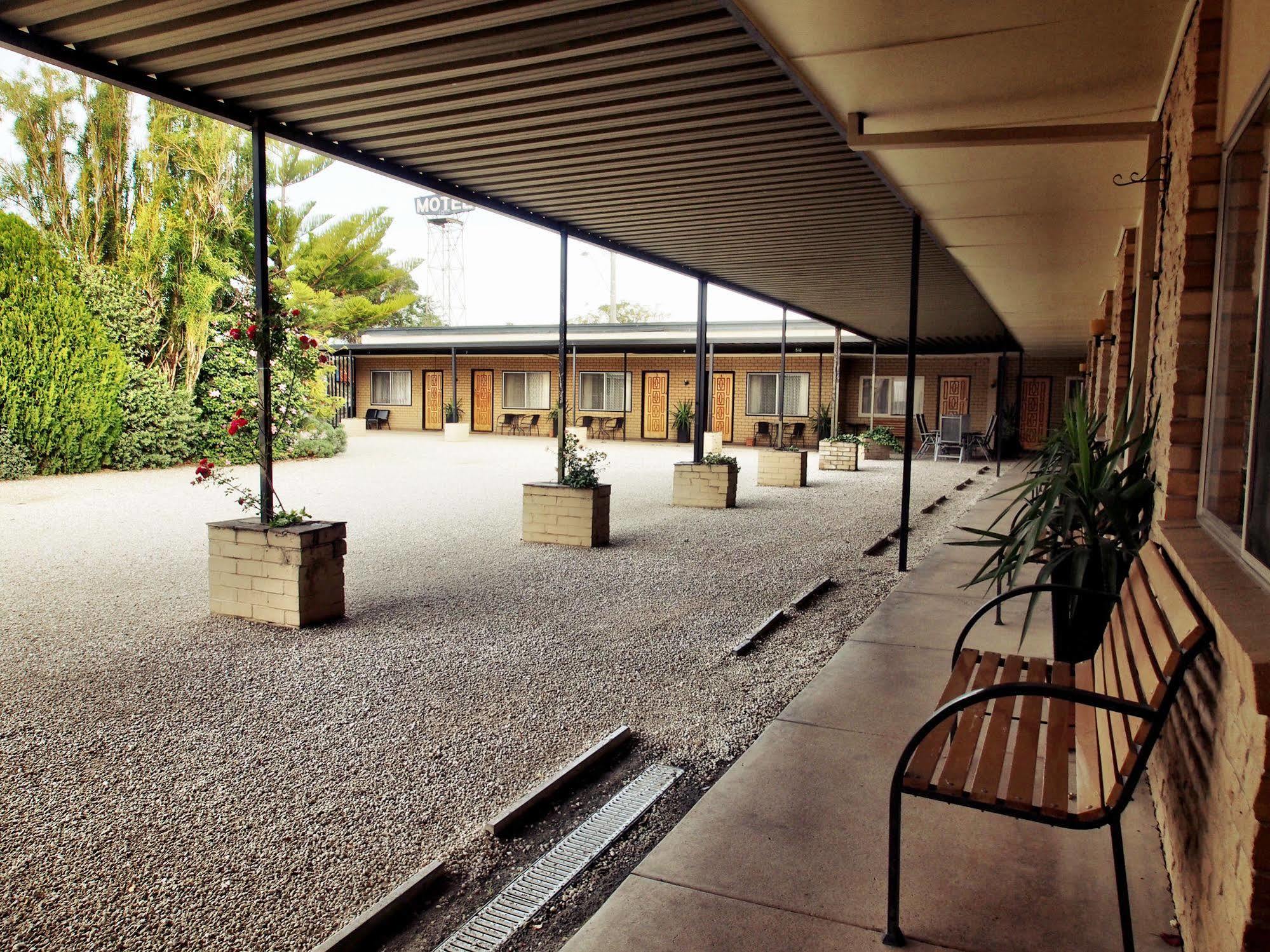 Majestic Motel Horsham Exterior photo